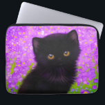 Capa Para Notebook Gustav Klimt Cat<br><div class="desc">Bolsa de laptop com um gato Gustav Klimt! Este gatinho fluffy fica num campo verde de flores roxas. Um presente perfeito para amantes de gatos e entusiastas de arte austríacos!</div>