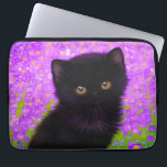 Capa Para Notebook Gustav Klimt Cat<br><div class="desc">Bolsa de laptop com um gato Gustav Klimt! Este gatinho fluffy fica num campo verde de flores roxas. Um presente perfeito para amantes de gatos e entusiastas de arte austríacos!</div>