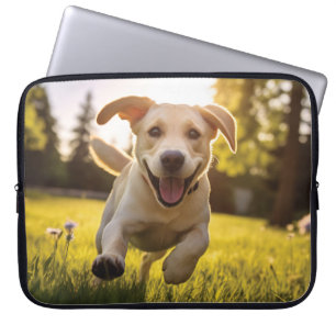 Capa Para Notebook Happy Labrador Puppy em execução