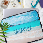 Capa Para Notebook Hawaii Sandy Beach Blue Ocean Photo Name<br><div class="desc">Lembre-se do cheiro fresco de sal do ar do oceano sempre que você usa esta impressionante fotografia vibrante personalizada de nome neoprene bolsa de laptop. Exalar e explorar a solidão de uma praia havaiana vazia. Esta bolsa de laptop tem três tamanhos: 15", 13" e 10". Faz um presente de excelente...</div>