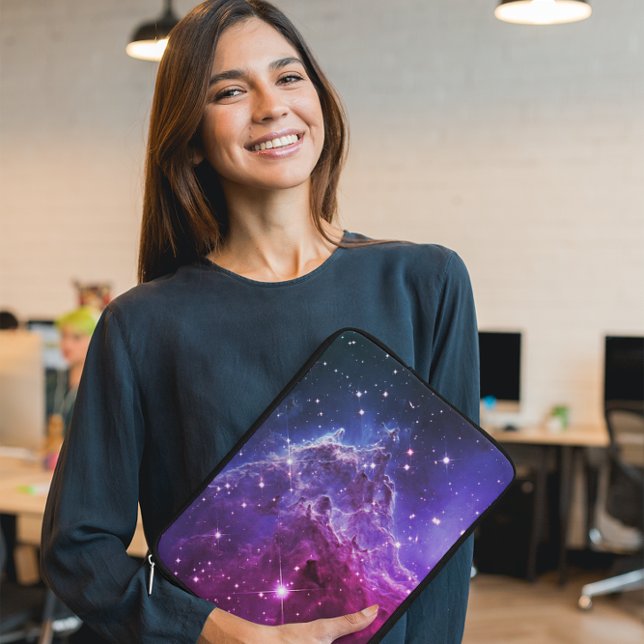 Capa Para Notebook Hipster Roxo Ombre Cabeça de Macaco Nebulosa (Celestial digital art featuring a beautiful nebula.)