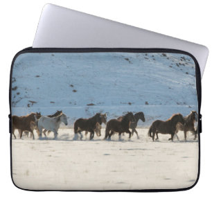 Capa Para Notebook Horse Drive in Winter on Hideout Ranch