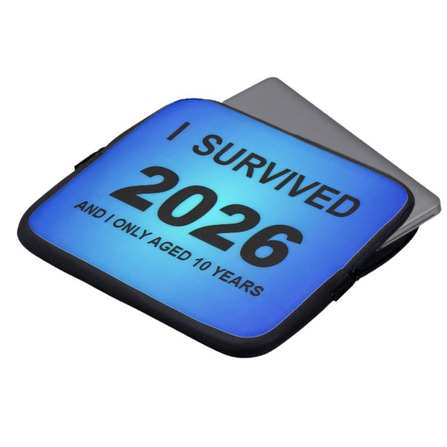 Capa Para Notebook I Survived 2026 (Frente Topo)