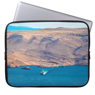Capa Para Notebook Ilha do deserto de Pag e vista do porto de ferry, 