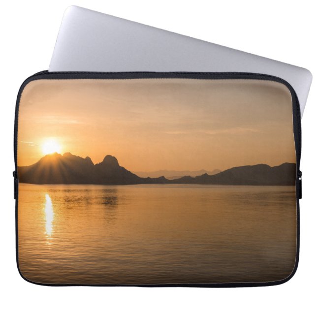 Capa Para Notebook Ilha Komodo No Sunset (Frente)