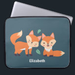 Capa Para Notebook Ilustração Gráfica De Raposas Laranja Cuta<br><div class="desc">Bolsa de laptop personalizada com uma ilustração gráfica de 2 raposas de laranja bonitinhas e felizes.</div>