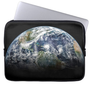 Capa Para Notebook Imagem Mosaica Do Planeta Terra Com 3 Furacões