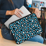 Capa Para Notebook Impressão Animal, Leopardo Azul, Manchas de Chita,<br><div class="desc">Padrão elegante,  na moda e sofisticado com manchas-leopardo e corações em azul e preto. Presente moderno e moderno,  perfeito para o amante da impressão animal em sua vida.</div>