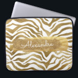 Capa Para Notebook Impressão Dourada e branca de zebra com brilho Dou<br><div class="desc">Impressão Dourada e branca de zebra com o nome do monograma com brilho Dourado. Este caso pode ser personalizado para incluir seu primeiro nome.</div>