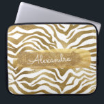 Capa Para Notebook Impressão Dourada e branca de zebra com brilho Dou<br><div class="desc">Impressão Dourada e branca de zebra com o nome do monograma com brilho Dourado. Este caso pode ser personalizado para incluir seu primeiro nome.</div>