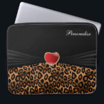 Capa Para Notebook Impressão Elegante de Animal Leopardo com Coração<br><div class="desc">Bolsa para Laptop. O elegante animal-leopardo imprime manga com um coração vermelho pronto para você personalizar. ⭐ Este produto é 100% personalizável. Gráficos e/ou texto podem ser adicionados, excluídos, movidos, redimensionados, mudados, rotacionados etc... (basta clicar na área "EDIT DESIGN") ⭐ 99% dos meus designs na minha loja são feitos em...</div>
