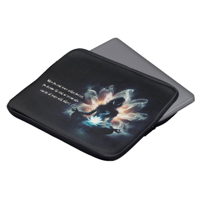 Capa Para Notebook Instrutor de Yoga Pose de Meditação Névoa Radiante (Frente Topo)
