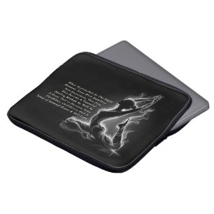 Capa Para Notebook Instrutor Yoga Reiki Pose Rei Pigeon com uma perna