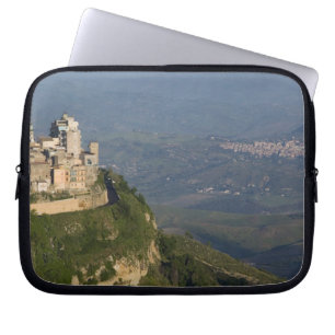 Capa Para Notebook Itália, Sicília, Enna, Vista da Cidade a partir de