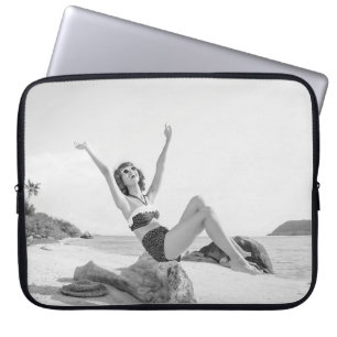 Capa Para Notebook Jovens atrativas em biquíni na beachvinta