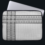 Capa Para Notebook Keffiyeh Symbol of Palestine Resistance Pattern<br><div class="desc">Fast forward to the 1960s and the rise of the Palestinian resistance movement,  the prominent Palestinian politician,  Yasser Arafat,  further solidified this meaning behind the keffiyeh. The keffiyeh became Arafat’s personal trademark as he draped it over his right shoulder to resemble the pre-1948 map of Palestine.</div>