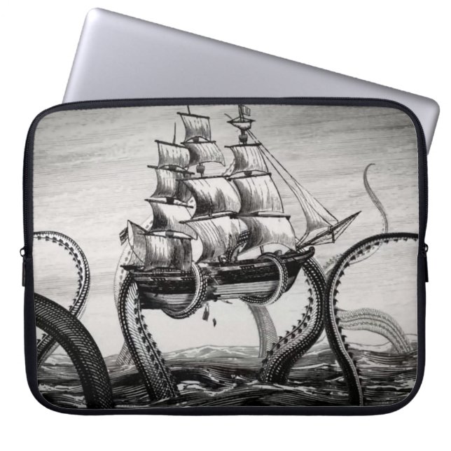 Capa Para Notebook Kraken que sustenta um pirata/navio de navigação (Frente)