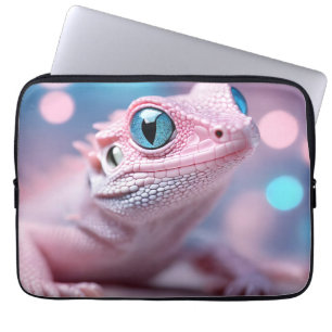 Capa Para Notebook Lagarto Rosa Pequenino com Olhos Azuis Grandes