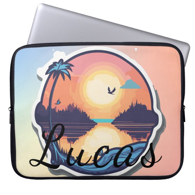 Capa Para Notebook Lakesside Sunrise com Silhouette Florestal Majesto (Frente)