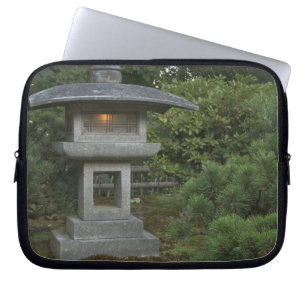 Capa Para Notebook Lanterna de pedra iluminada no Jardim Japonês