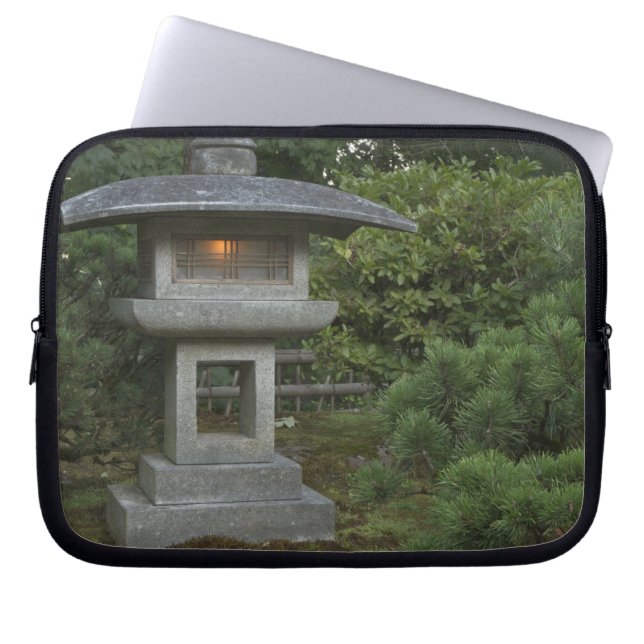 Capa Para Notebook Lanterna de pedra iluminada no Jardim Japonês (Frente)