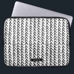 Capa Para Notebook Laptop Personalizado de Padrão Tribal Russo Negro<br><div class="desc">Saco de laptop russo personalizado com padrão rústico preto e branco. Este item único será perfeito como presente.</div>