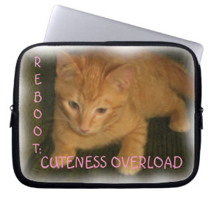 Capa Para Notebook Laptop "REBOOT: CUTENESS OVERLOAD", Gatinho "REINI
