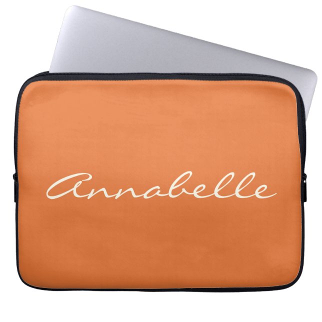 Capa Para Notebook Laranja Elegante Nome Personalizado com Letra Manu (Frente)