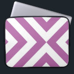 Capa Para Notebook Lavanda e Cevrons Brancos<br><div class="desc">As lavandas alternantes e os chevrons brancos convergem nesse padrão geométrico original em negrito. Imagem criada digitalmente. Copyright © 2014 Claire E. Skinner. Todos os direitos reservados.</div>