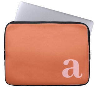 Capa Para Notebook Letra Monograma Rosa e Vermelho Minimalista