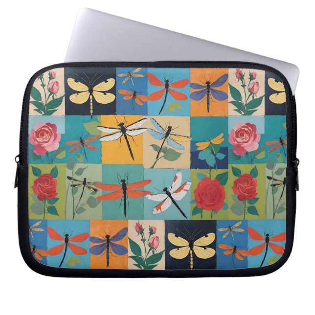 Capa Para Notebook Libélulas Coloridas E Rosas Remendado (Frente)