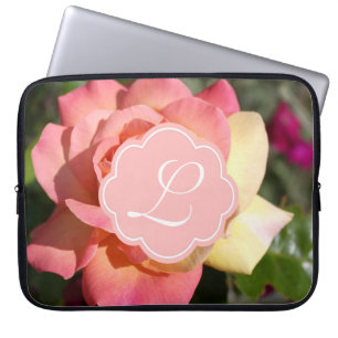 Capa Para Notebook Linda flor de rosa rosa e amarela, personalizada