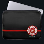 Capa Para Notebook Linha vermelha fina cruz maltesa do monograma<br><div class="desc">Uma linha vermelha grande caixa temático do laptop do salvamento do fogo. Caracteriza uma cruz maltesa no centro para seu monograma do seu primeiro ou sobrenome ou aquele de seu receptor do presente. Debaixo da cruz maltesa é um ponto para o nome ou o sobrenome da pessoa. Um presente personalizado...</div>
