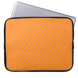 Capa Para Notebook Listras alaranjadas e corais de Chevron ou de