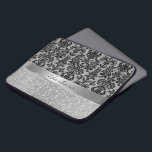 Capa Para Notebook Lítima de Padrão de Diamante Branco Preto Damasco<br><div class="desc">Maçãs pretas com padrão de brilho de diamantes em fundo e brilho prateado em baixo.</div>