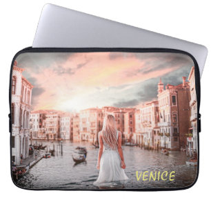 Capa Para Notebook Loira Em Veneza Romântica