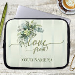 Capa Para Notebook Love Greenery Script Bolsa de laptop<br><div class="desc">Bolsa de laptop com um elegante design verde listrado com folhas de aquarela e textos de script. Bonita,  por exemplo,  mãe,  professor,  empregador ou irmã... </div>