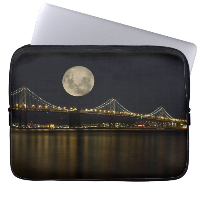 Capa Para Notebook Lua cheia sobre a ponte do compartimento (Frente)