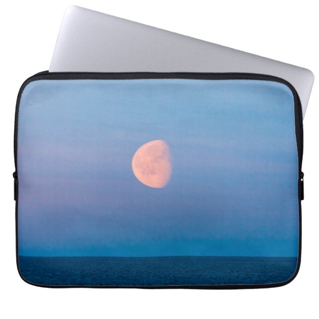Capa Para Notebook Lua Sobre o Mar de Bering | Extremo Oriente Russo (Frente)