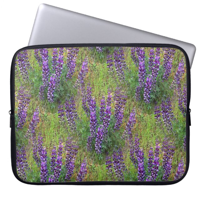 Capa Para Notebook Lupines Galore. (Frente)