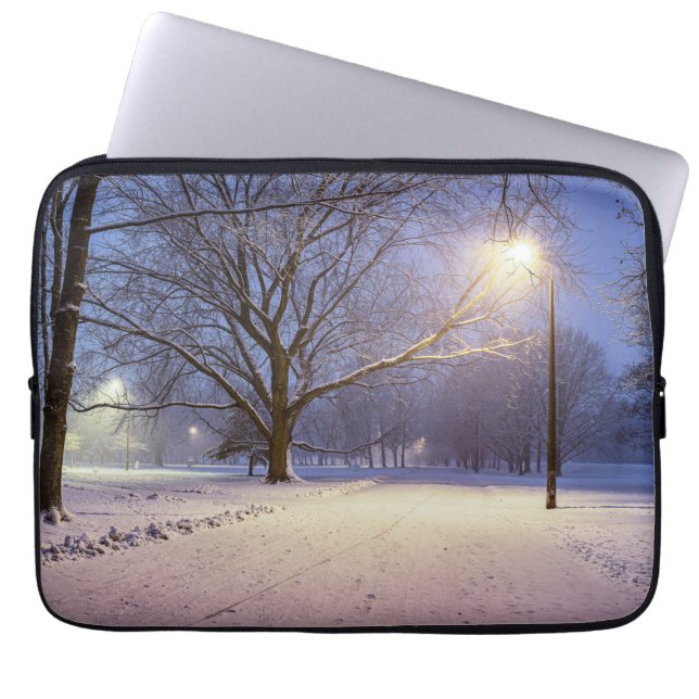 Capa Para Notebook Luzes de rua e cobertas de neve (Frente)