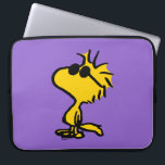 Capa Para Notebook Madeira Em Óculos De Sol<br><div class="desc">Dê uma olhada neste design super fofo com Woodstock esportivo de óculos legal de sol.</div>