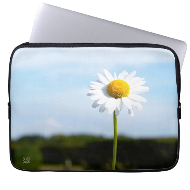 Capa Para Notebook Madelief rechtop geisoleerd in de natuur. (Frente)