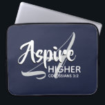 Capa Para Notebook MAIS ALTO ASPIRE Inspiration MARINHO Christian<br><div class="desc">Mensagem inspiracional - Aspire Mais alto - com a referência de script Colossians 3:2 "Set your head on what's over" (Defina sua mente sobre as coisas acima). Uma mensagem motivacional, simplesmente, mas mostrada de forma elegante. Monograma A para Aspire em segundo plano (pode ser eliminado). Todo o texto é totalmente...</div>