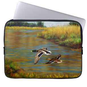 Capa Para Notebook Mallard Ducks Voando Sobre Pond