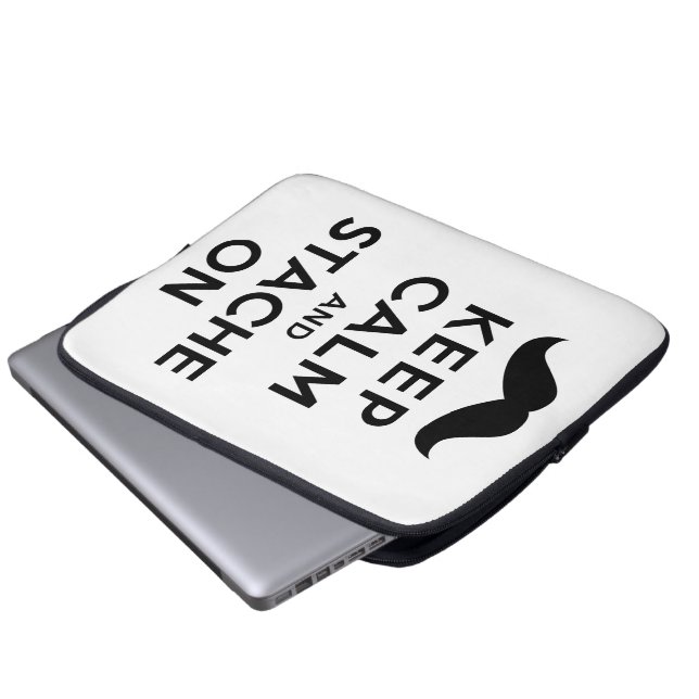 Capa Para Notebook Mantenha a calma e o Stache sobre (Frente Inferior)