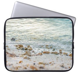 Capa Para Notebook Mar Brilhante para um Trabalhador Remoto Costeiro