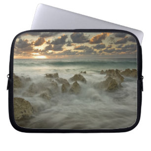 Capa Para Notebook Mar do Caribe, Ilhas Cayman. Ondas batendo 3