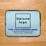 Capa Para Notebook Marca comercial - Bolsa de laptop azul claro<br><div class="desc">Bolsa de laptop personalizável que você usa para criar reconhecimento de nome de marca. O conteúdo é o logotipo da sua empresa, nome da empresa ou da empresa, endereço e número de telefone. O design é texto azul escuro e preto sobre fundo azul claro. Verifique a aparência após carregar o...</div>