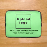 Capa Para Notebook Marca comercial - Bolsa de laptop verde clara<br><div class="desc">Bolsa de laptop personalizável que você usa para criar reconhecimento de nome de marca. O conteúdo é o logotipo da sua empresa, nome da empresa ou da empresa, endereço e número de telefone. Design é textos verdes escuros sobre fundo verde claro. Verifique a aparência após carregar o logotipo e digitar...</div>